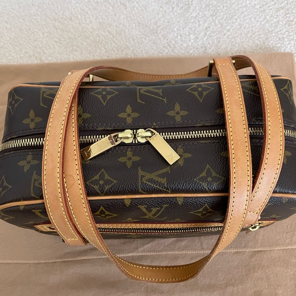 Louis Vuitton Handbags - Louis Vuitton Monogram Cite Shoulder Bag